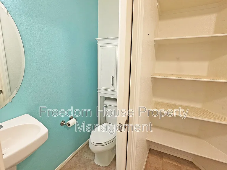 111 Mondale Ct — Photo 23