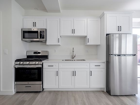 5th image of 3145 W 132nd St #1/4