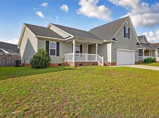 1482 Avoncroft Dr, Fayetteville, NC 28306