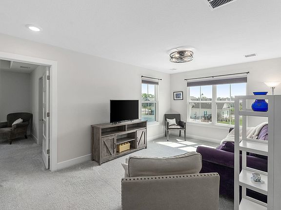 4th image of 439 E Park Pl