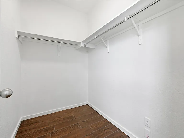 225 Danablu Dr — Photo 32