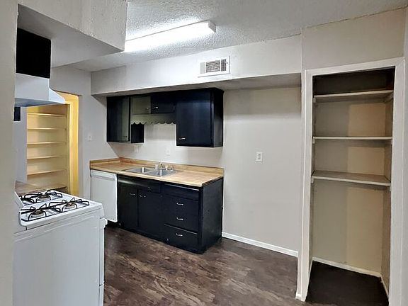 3rd image of 2652 Greenland Dr