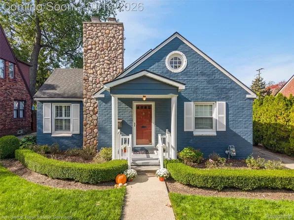 665 Rivard Blvd, Grosse Pointe, MI 48230