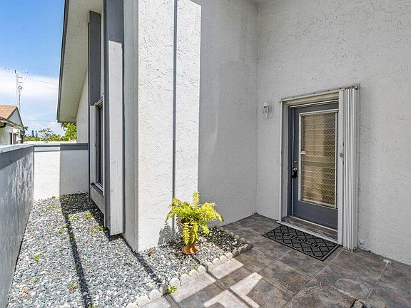 5th image of 6153 Elsinore Circle