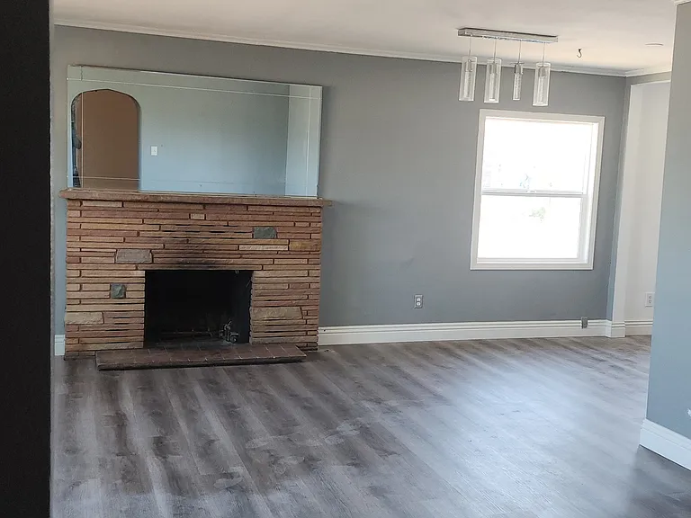 858 S Riverside Ave — Photo 3