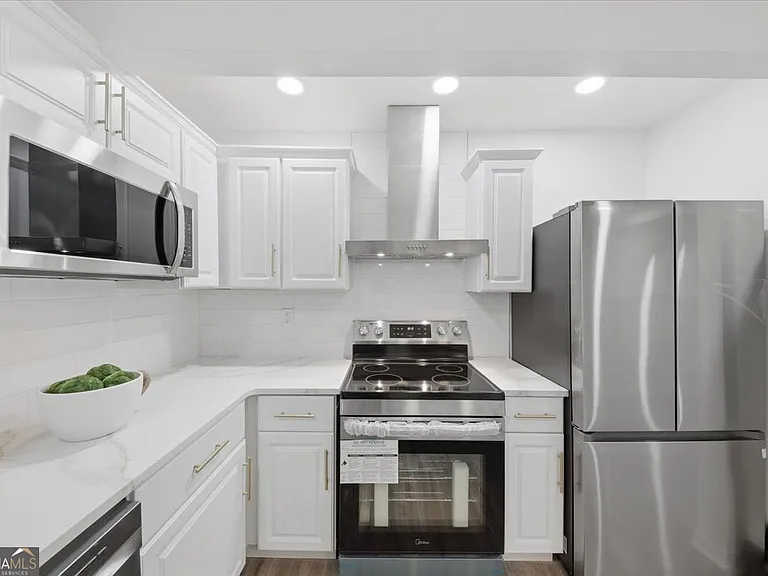 2082 Rosewood Rd — Photo 5
