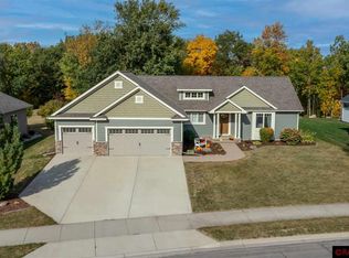 39 Newcastle Ct, North Mankato, MN 56003