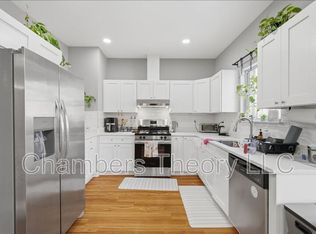 2447 Clover Field Cir, Herndon, VA 20171