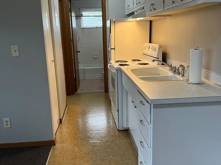 958 Manvel St #6 — Photo 6