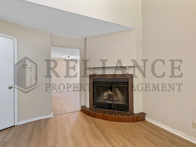 445 N Richmond Ave — Photo 9