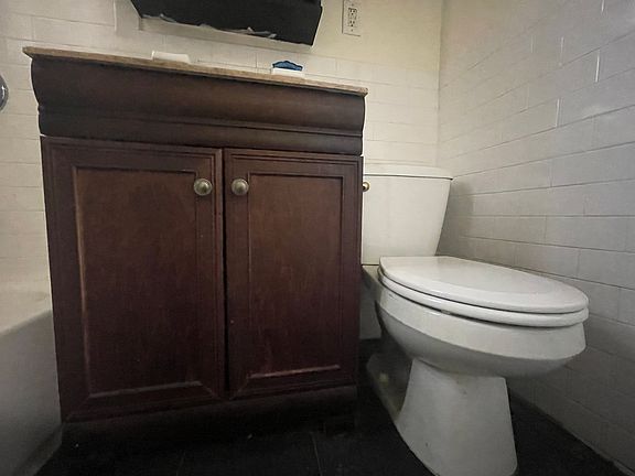 4th image of 2802 Kennedy Blvd #325E