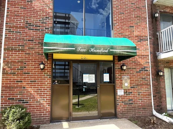 1186 Worcester Rd Unit 220, Framingham, MA 01702