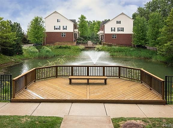 4th image of 1022 Fountain View Cir #1A