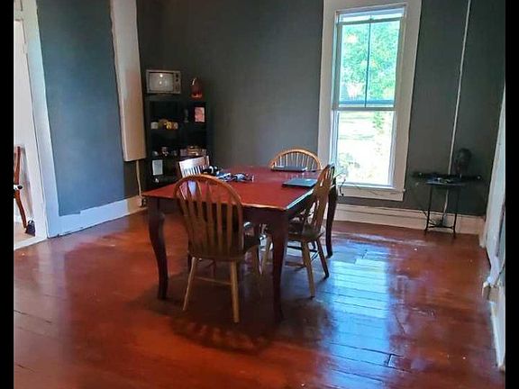 5th image of 821 Jefferson St
