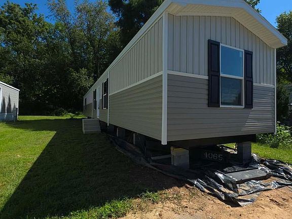 3rd image of 335 Bahama Cir