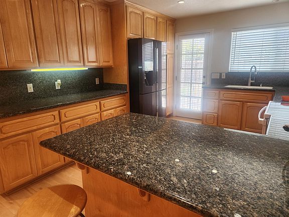 3rd image of 416 Kehoe Ave