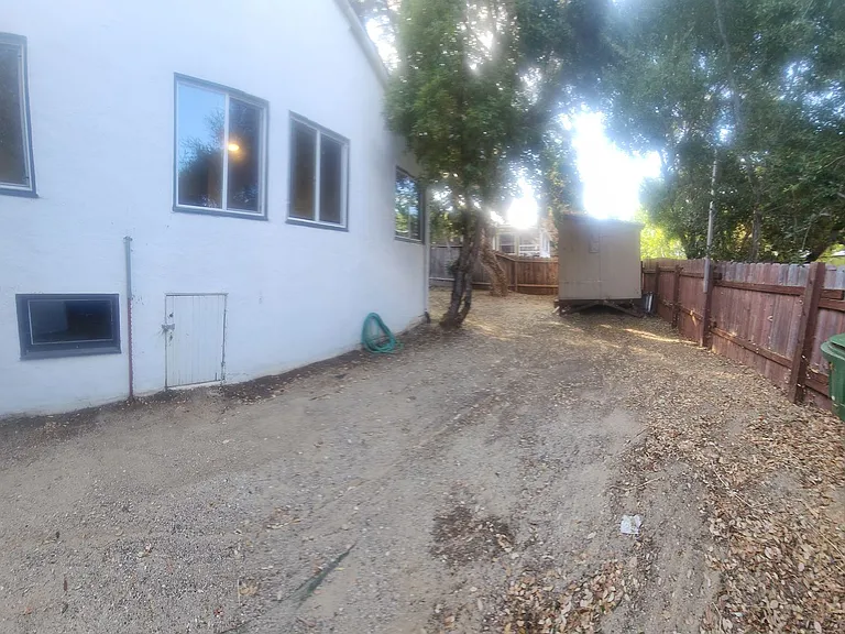 1690 Phillips Ln — Photo 25