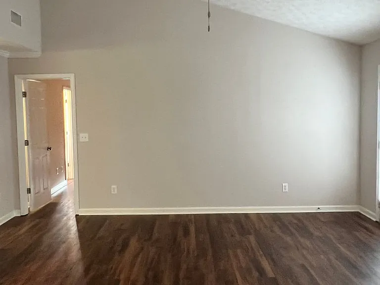 1124 Stafford Dr — Photo 11