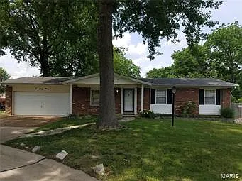 669 Claypool Dr photo 1