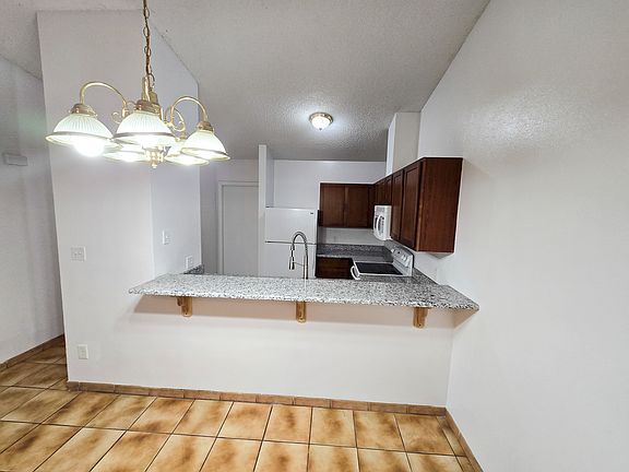 4th image of 853 E Church Ave