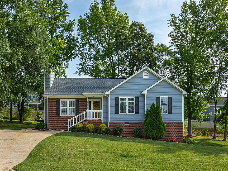 1st image of 976 Saint Catherines Dr