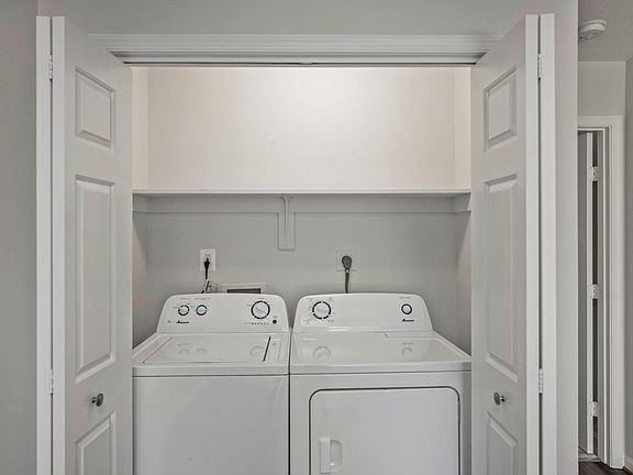 4th image of 215 Waterbrook Ct