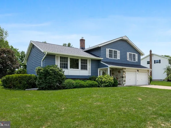 141 Ramblewood Pkwy, Mount Laurel, NJ 08054
