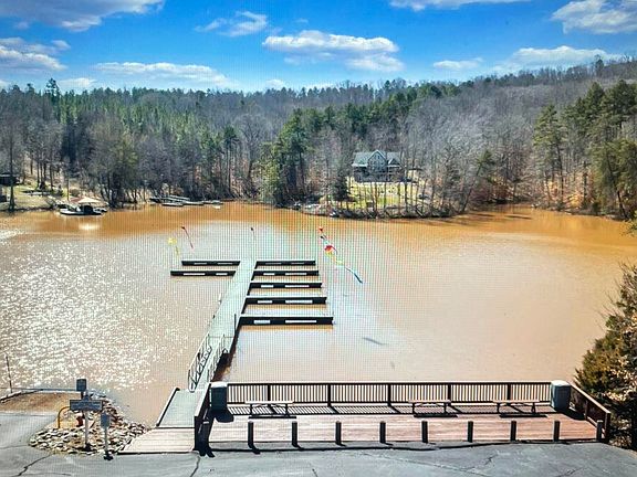 5th image of 64 Runaway Bay Rd