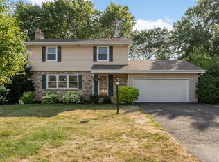 8473 Meadow Lake Rd N, New Hope, MN 55428
