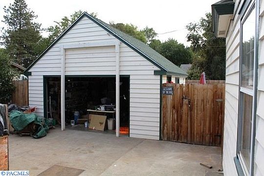 2nd image of 1231 W Kennewick Ave