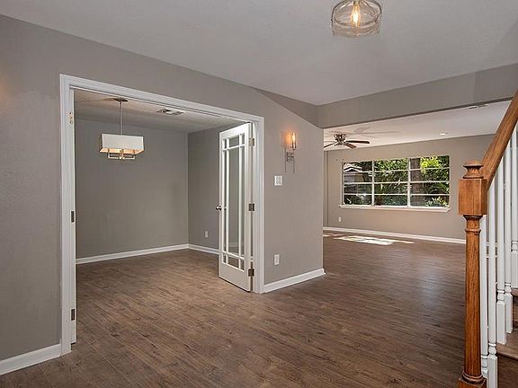 3rd image of 406 Shadow Creek Dr
