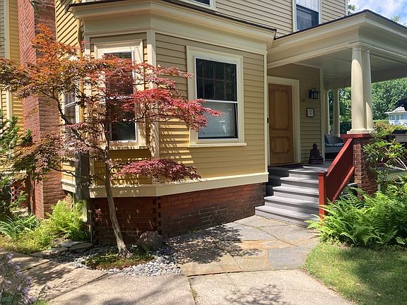 2nd image of 180 Lincoln Ave