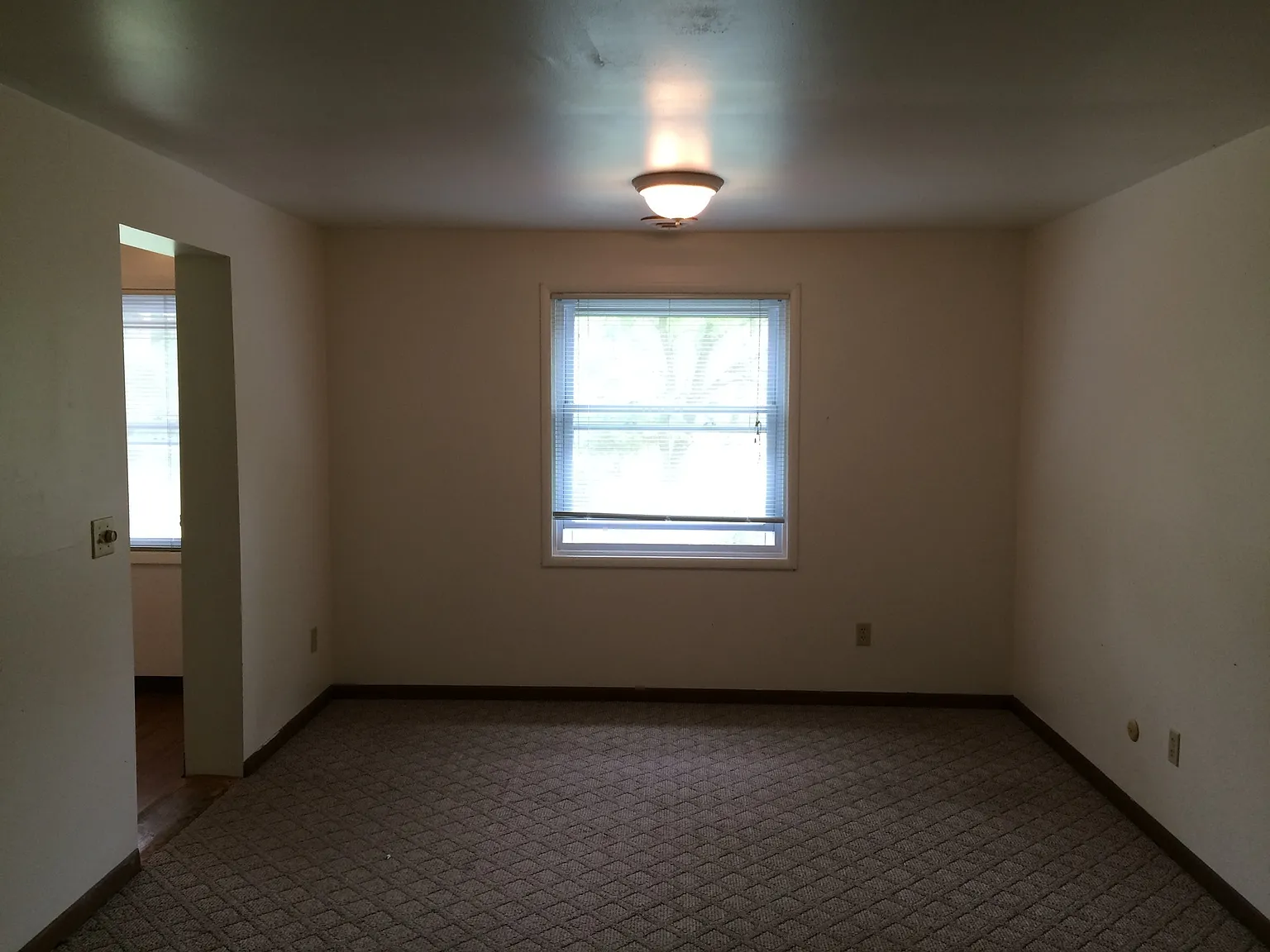 Sunny Apartment in a Nice Neighborhood — Photo 2