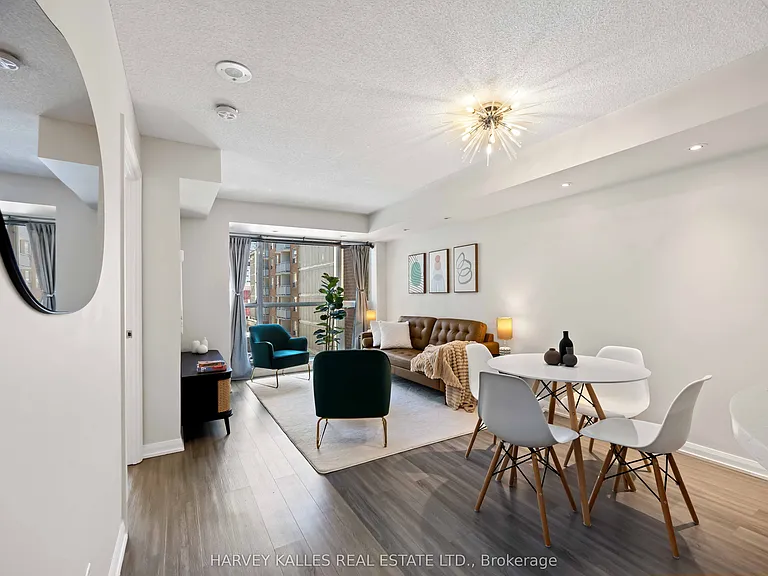 18 Beverley St #416 — Photo 15