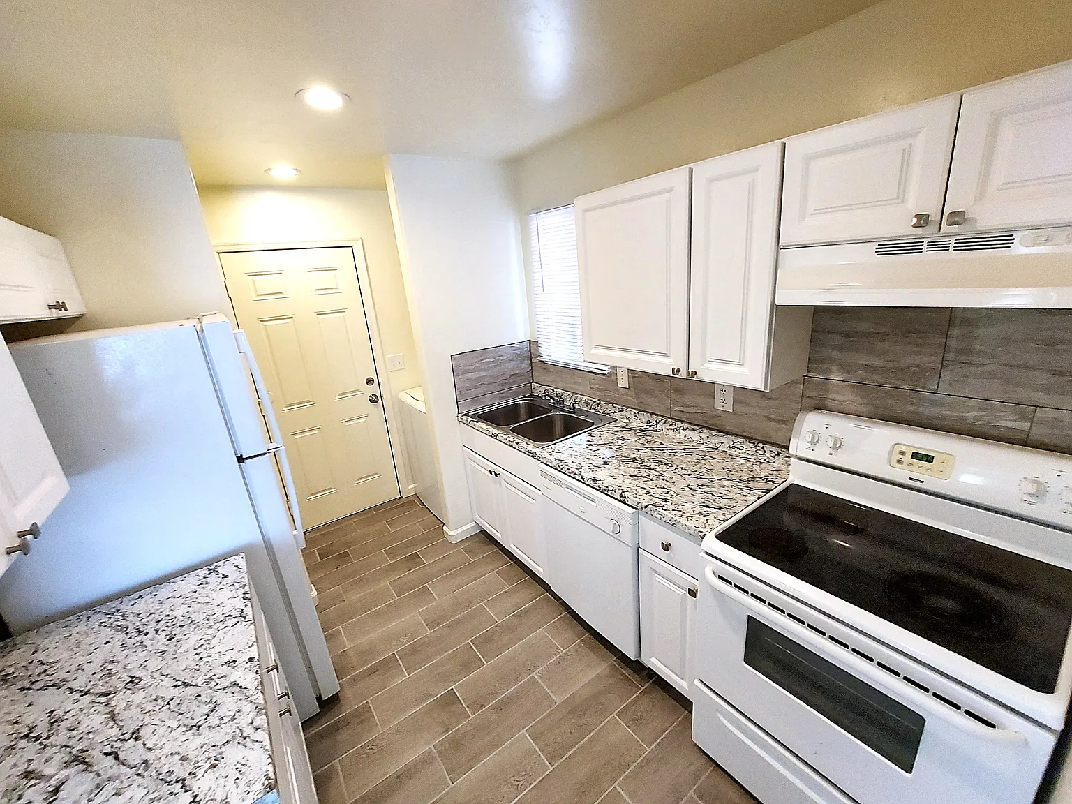 2719 N Flanwill Blvd — Photo 2
