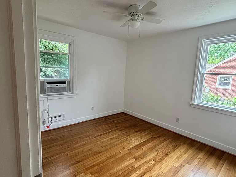 1303 Rosecroft Rd — Photo 9