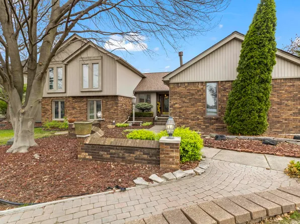 15563 S Royal Doulton Blvd, Clinton Township, MI 48038