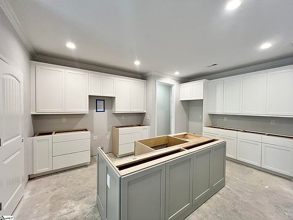 4th image of 19 Hasbrook Ln #2