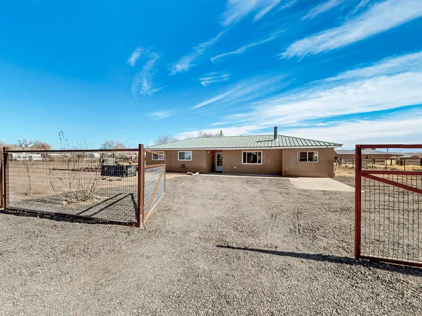 4 Pear Cir, Los Lunas, NM 87031