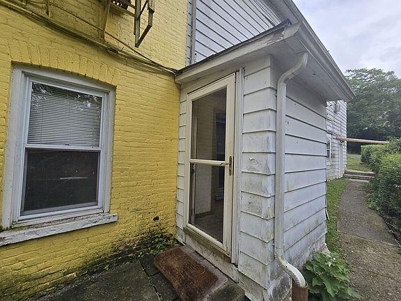 2nd image of 50 S Montgomery St APT 4
