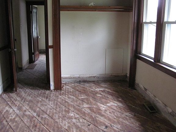 5th image of 895 W Park Dr