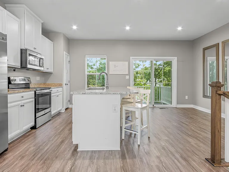 446 Westport St — Photo 7