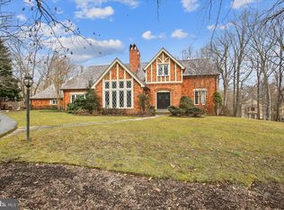 10121 Bentcross Dr, Potomac, MD 20854