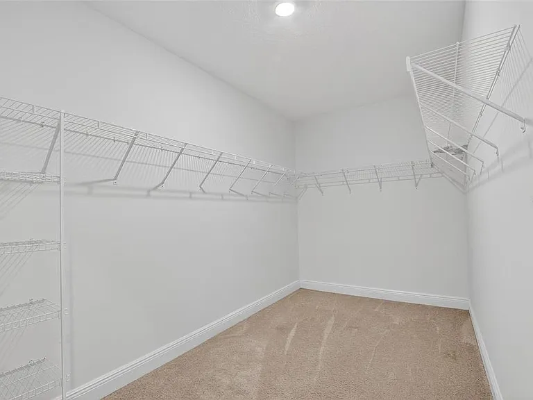 2546 Warren Acres Blvd — Photo 46