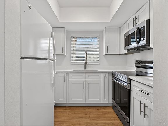3rd image of 371 SE 1st Avenue