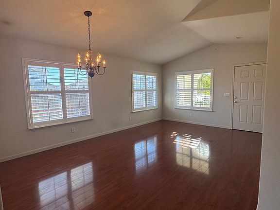 5th image of 2947 Mount Maclure Dr
