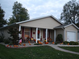 514 3rd St, Carrollton, IL 62016