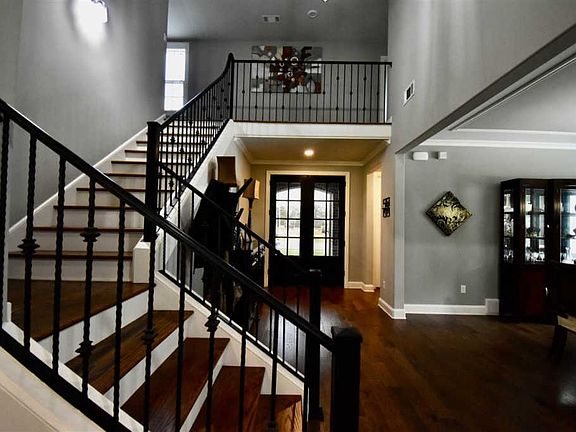 3rd image of 1015 Old Hearthstone Cir W