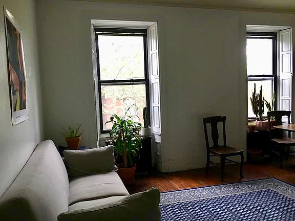 4th image of 2043 Spruce St APT 3F