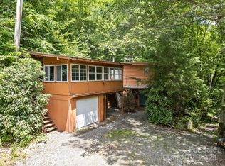 1010 Autumn Dr, Maggie Valley, NC 28751